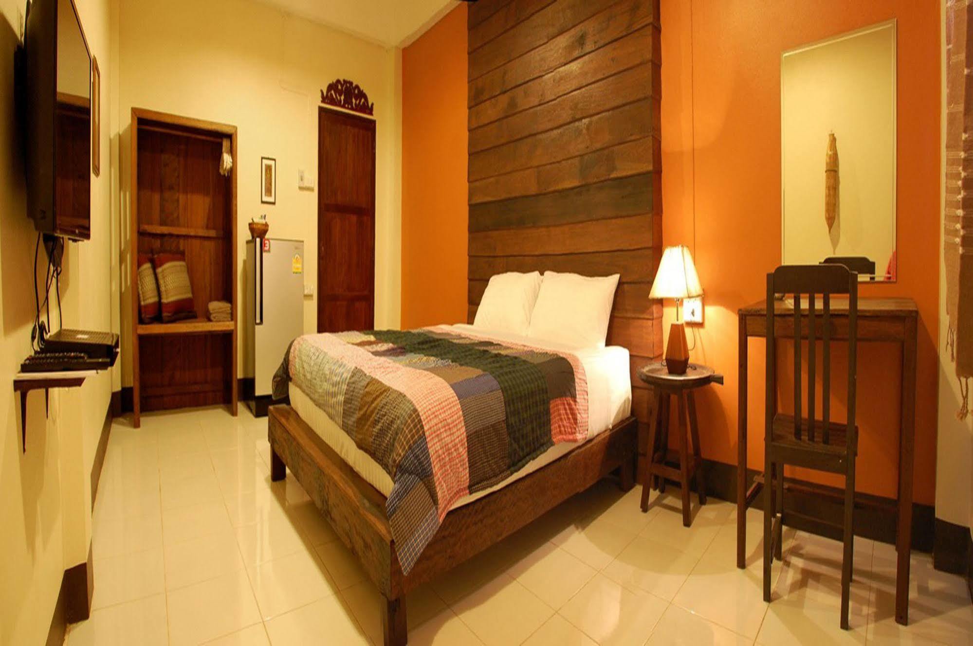 The Outside Inn Ubon Ratchathani Exterior photo
