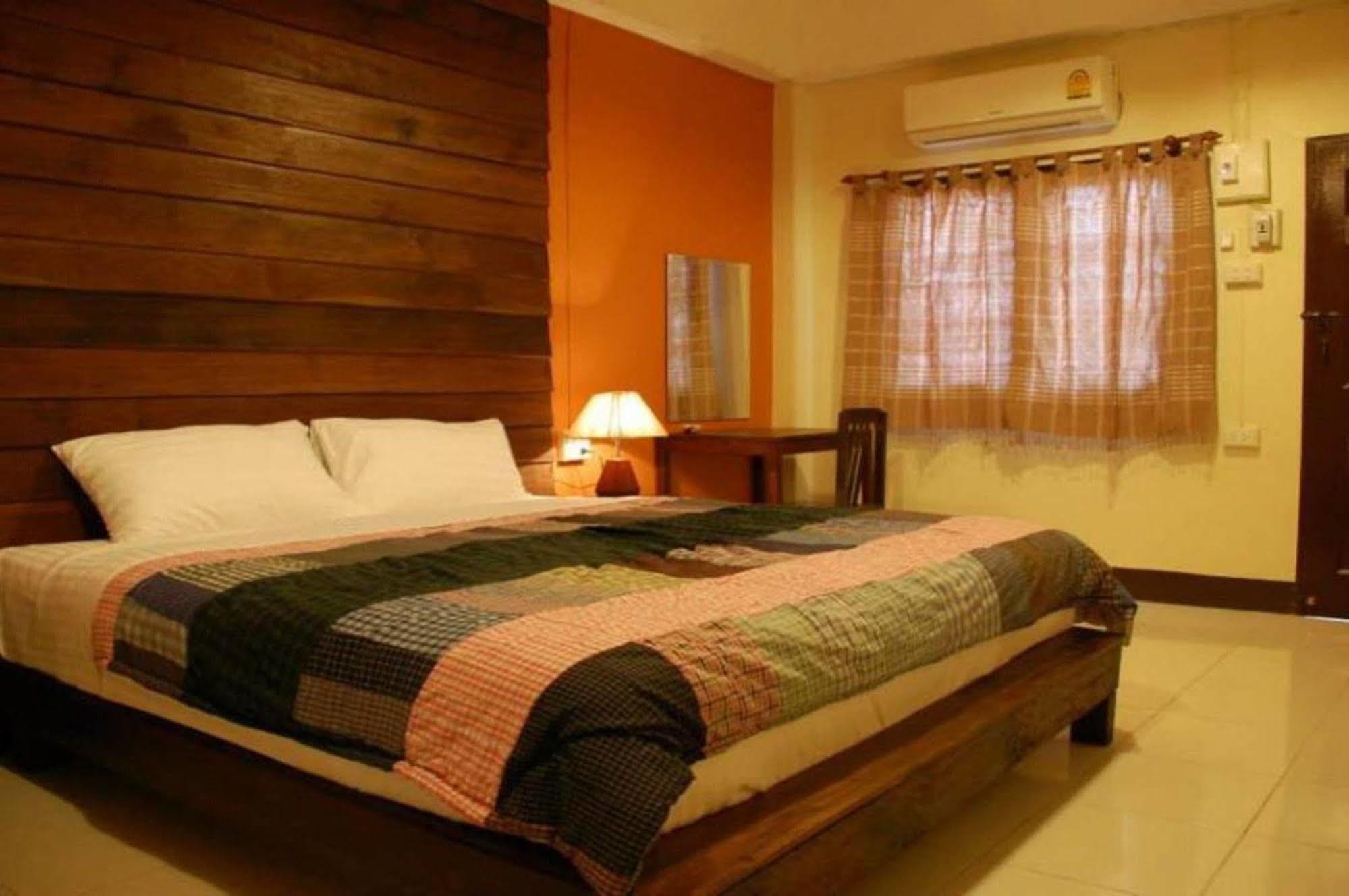 The Outside Inn Ubon Ratchathani Exterior photo