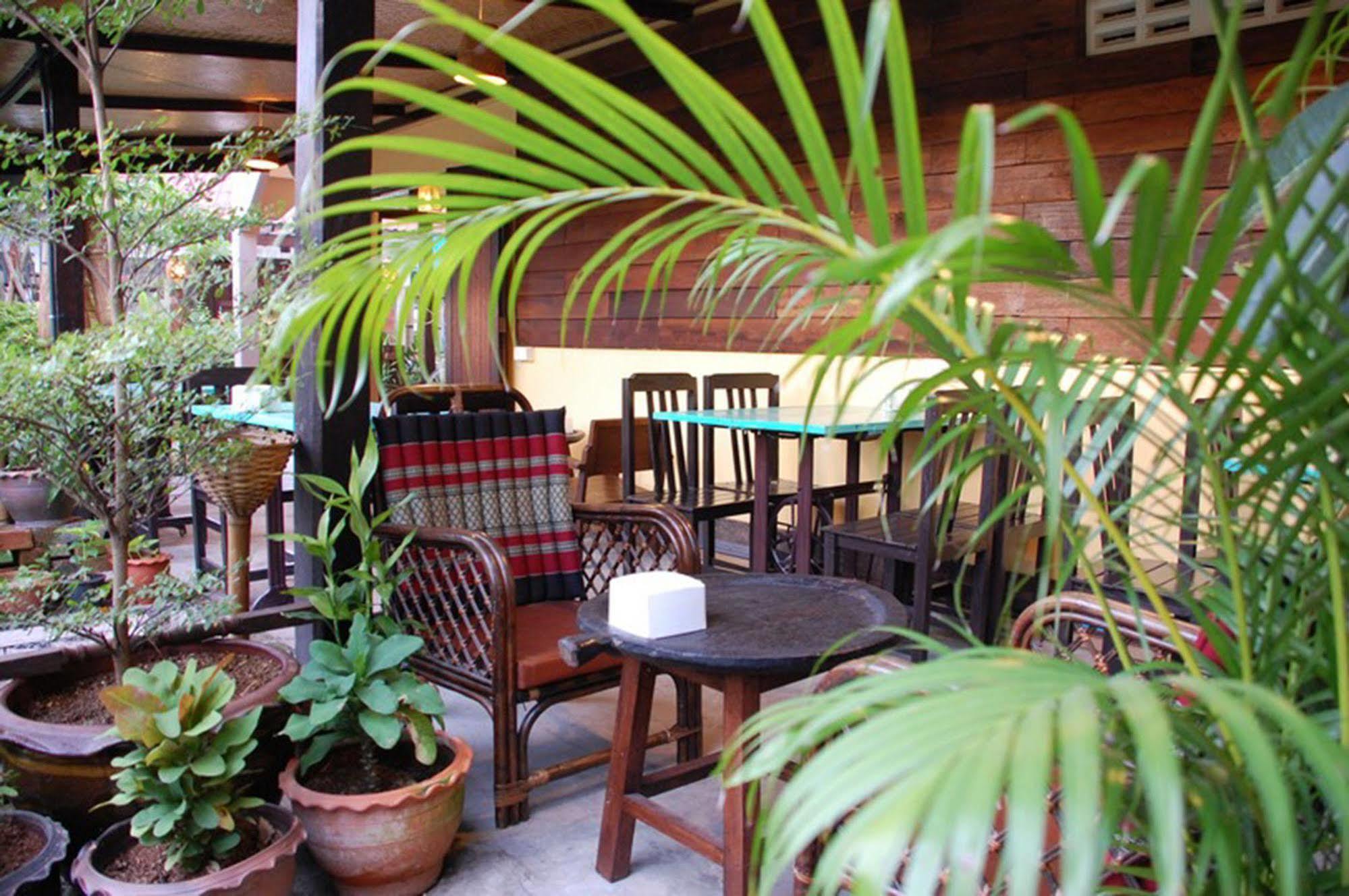 The Outside Inn Ubon Ratchathani Exterior photo