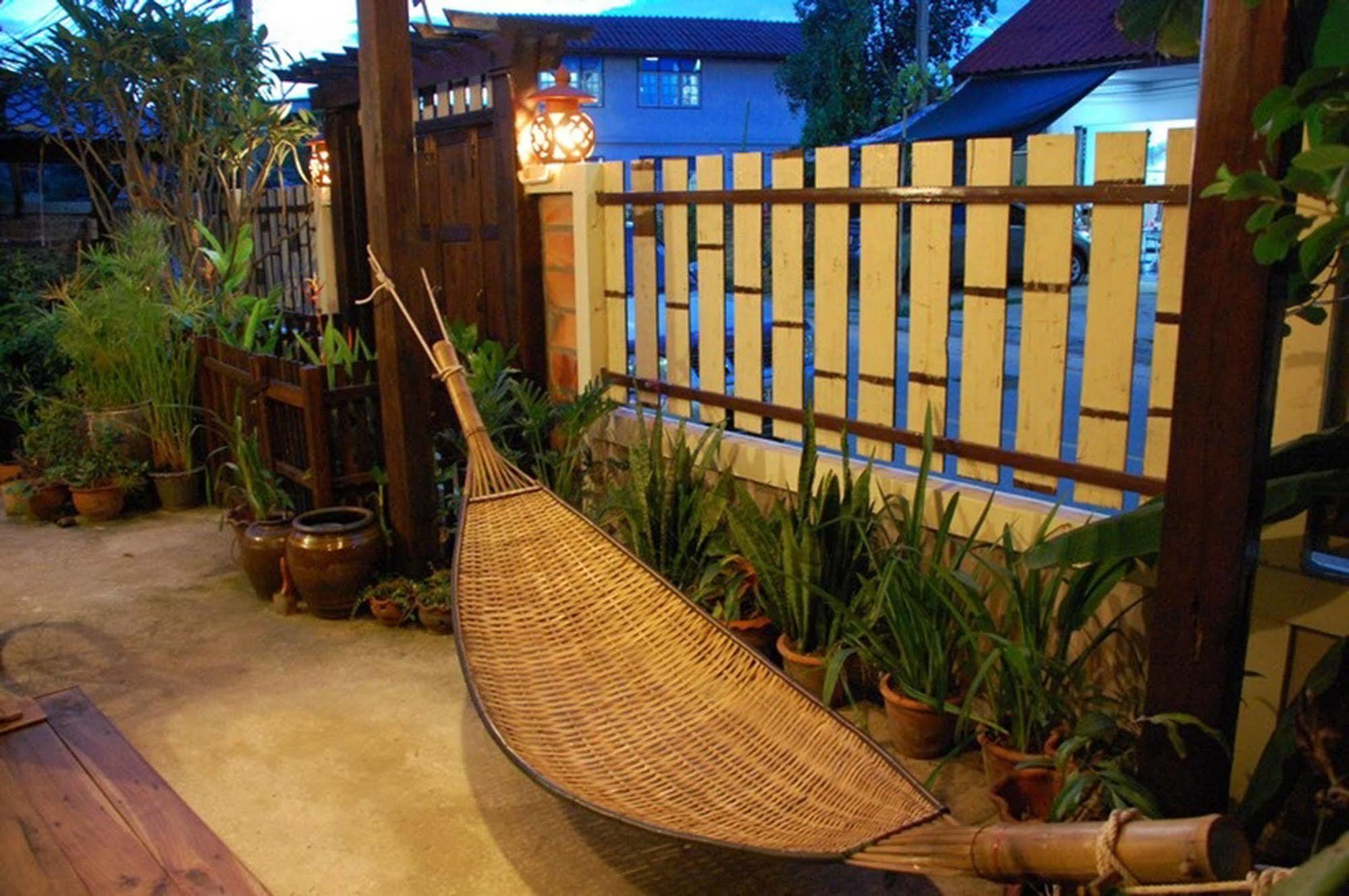 The Outside Inn Ubon Ratchathani Exterior photo